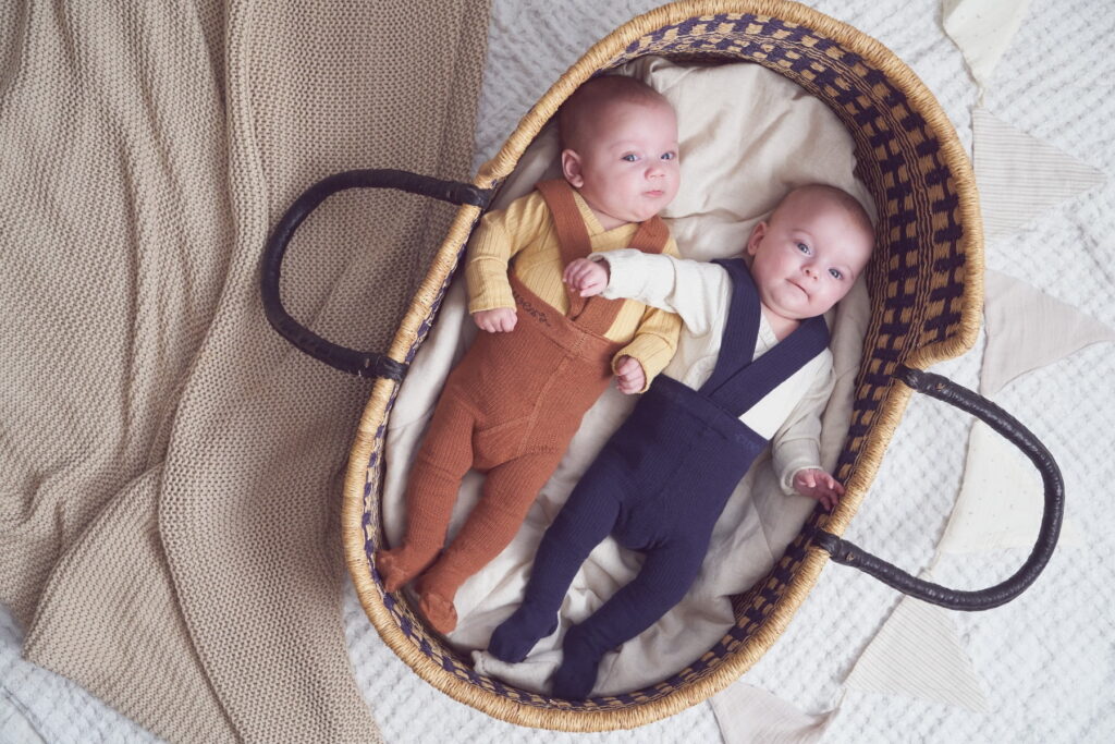 Baumwoll-Rib-Strumpfhose mit Trägern – Bild 2