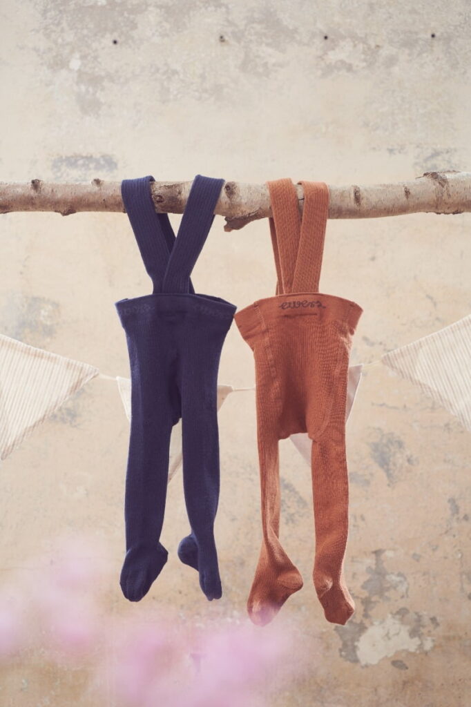 Baumwoll-Rib-Strumpfhose mit Trägern – Bild 3