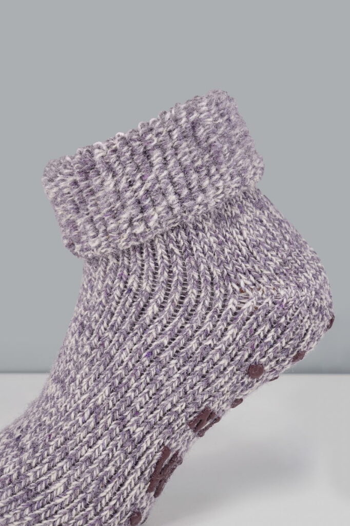 Wollene Damen-Haussocken mit Anti-Rutsch – Bild 3