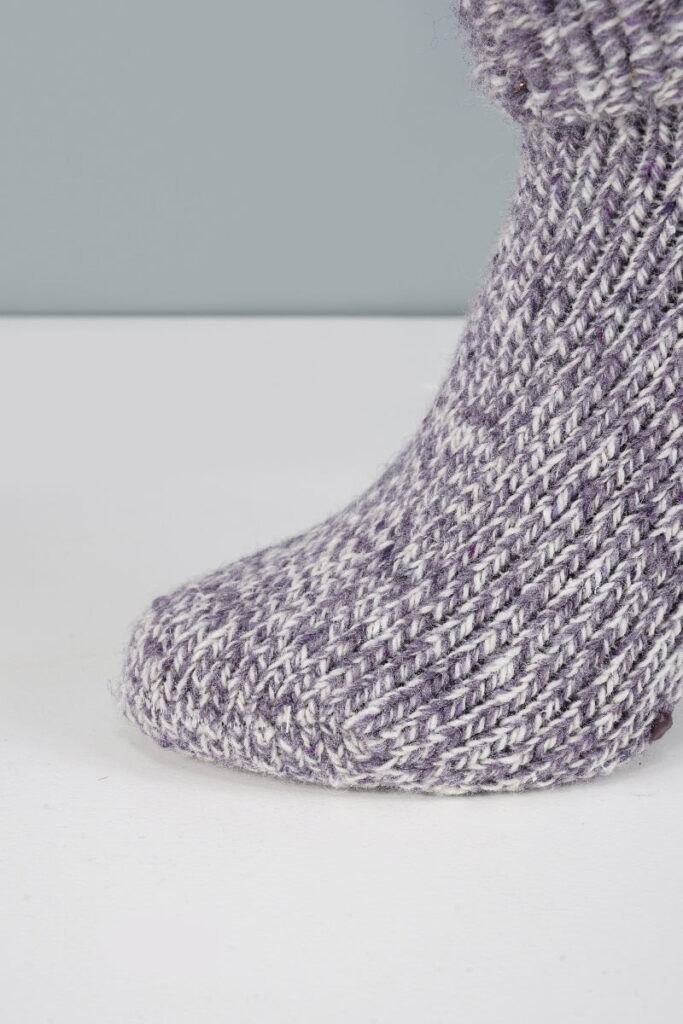 Wollene Damen-Haussocken mit Anti-Rutsch – Bild 4