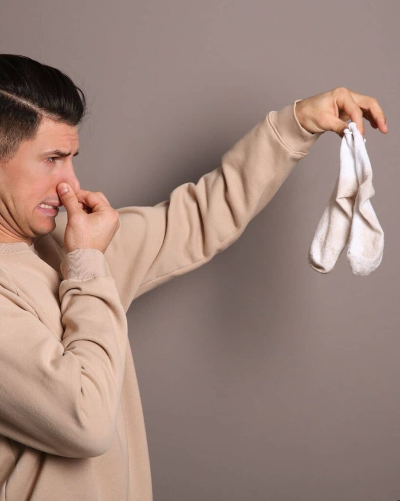 Socken-online-so-verhindert-ihre-schwitzigen-Füße-im-Sommer